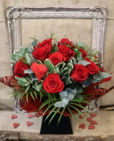 12 stunning red roses